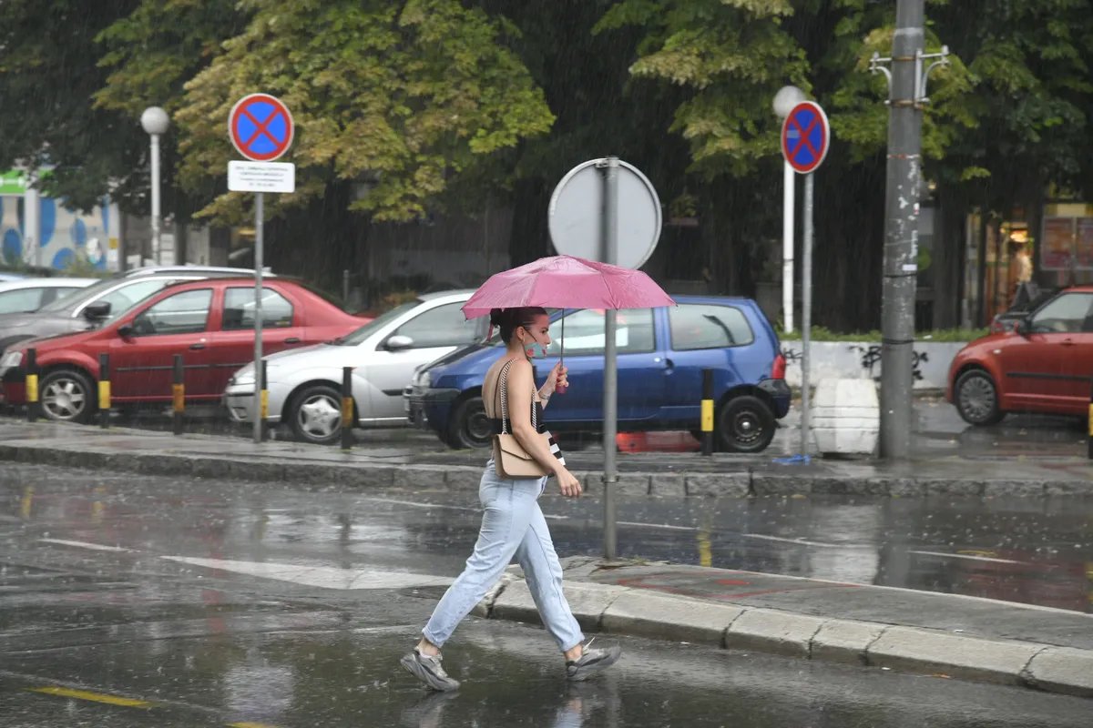 U Srbiju stižu povremeni pljuskovi i grmljavina: Evo da li će se lepo vreme zadržati ili će padati kiša do kraja meseca