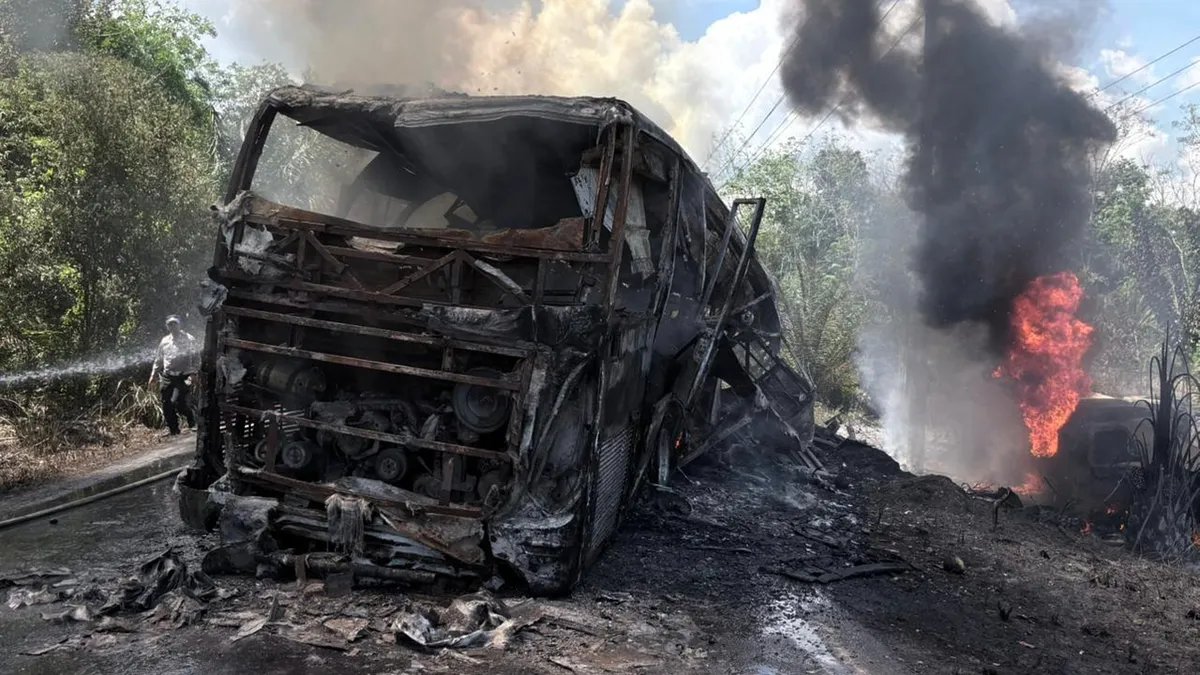 Autobus i cisterna se sudarili u Indoneziji, poginulo najmanje 16 osoba