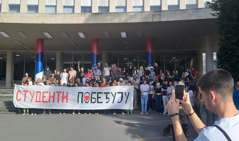 "Režim hapsi studenta, a Vučić je i dalje na slobodi iako gazi Ustav"