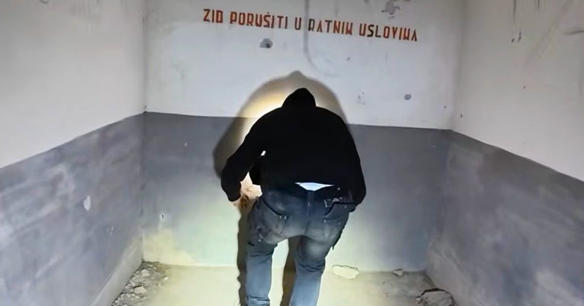 "Porušiti u slučaju rata": Otkrili su nekadašnju TAJNU BAZU na jadranskom ostrvu i zlokoban NATPIS NA ZIDU