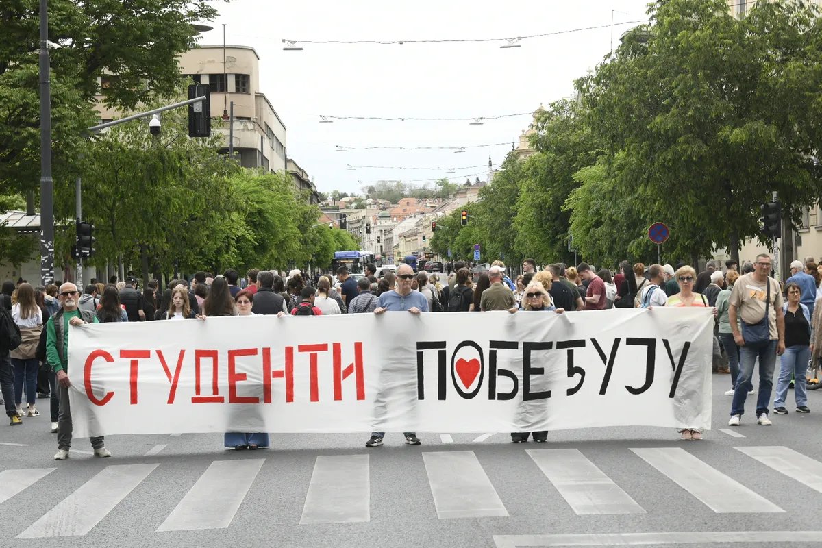 Studenti i građani blokirali Avijatičarski trg zbog hapšenja studenta Lazara na Aerodromu