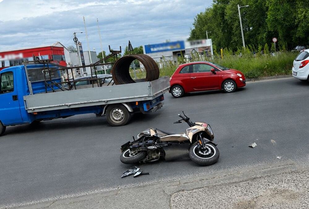 DRAMA U ZEMUNU: U nezgodi učestvovali policajac i motociklista, muškarca prevoze u Urgentni centar