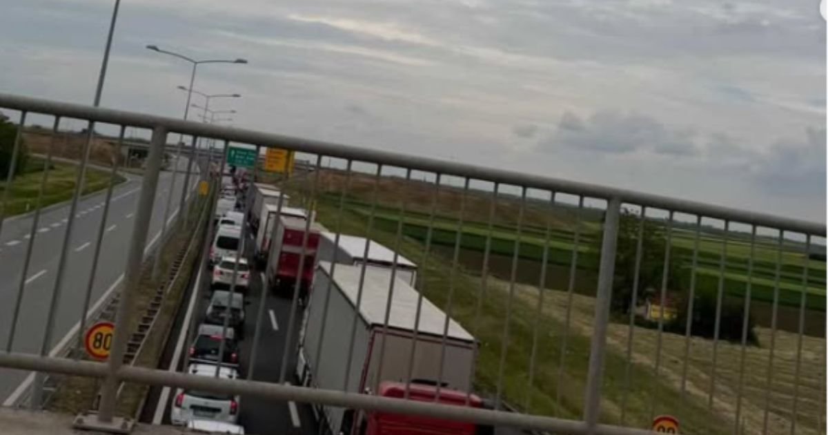 Ovde trenutno SVE STOJI! Nezgoda napravila pravi kolaps: Nepregledne kolone vozila ne mrdaju