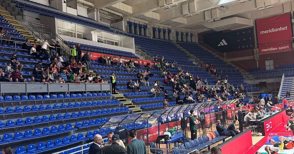 Da li ova slika iz Pionira kaže da je Srbiji potrebna jaka KLS? Zvezda igra protiv Olimpije, tribine prazne...