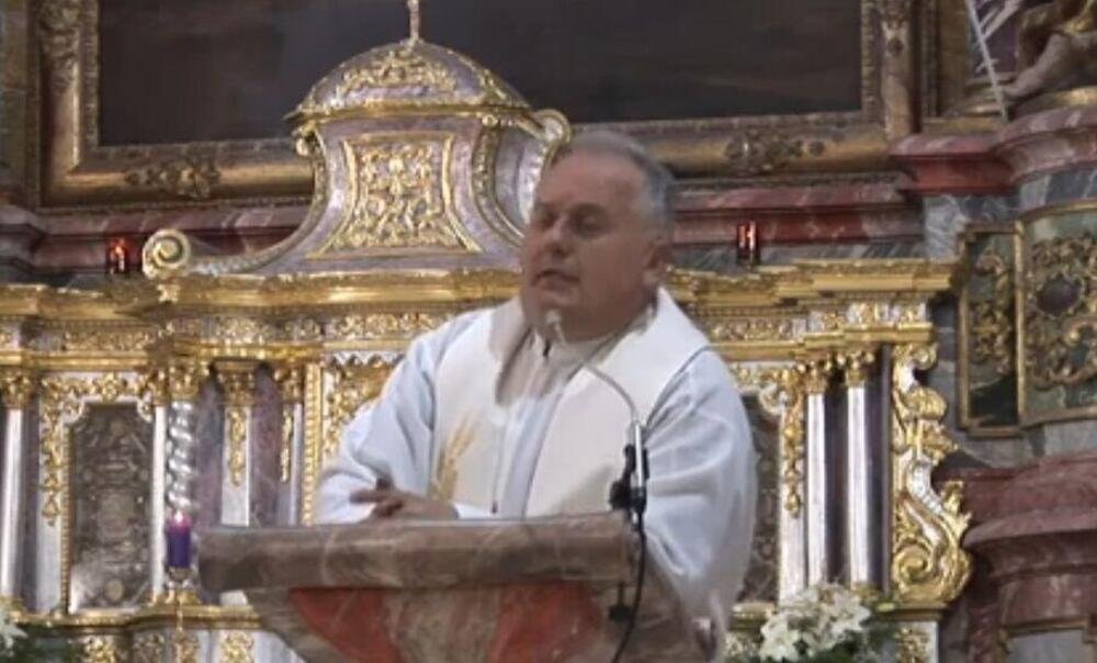 PUKLA BRUKA KAD SE ČULO DA JE SVEŠTENIK DRAGUTIN BIO SA NOĆNOM DAMOM, A ONDA... Istina iza noći UOČI BOŽIĆA ŠOKIRA!