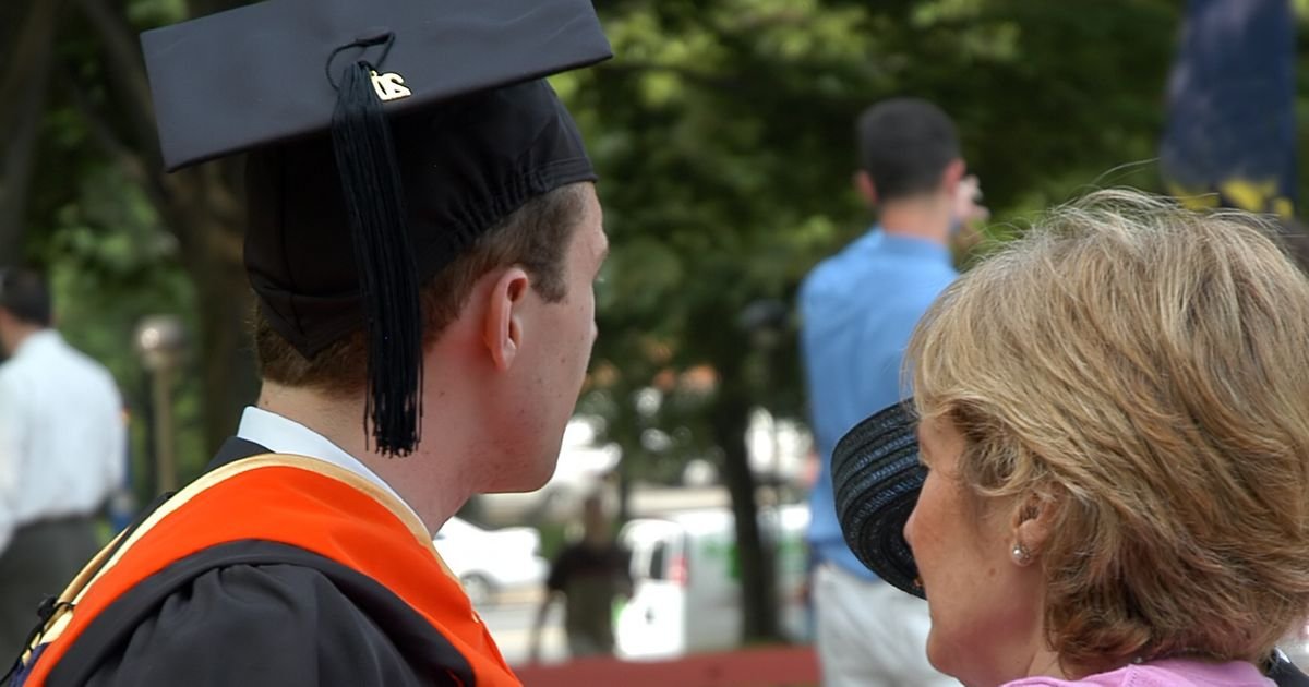MATURA KAO MALA SVADBA: Roditelji u Pirotu i Smederevu priznali da troše stotine evra, ovo će vas šokirati!