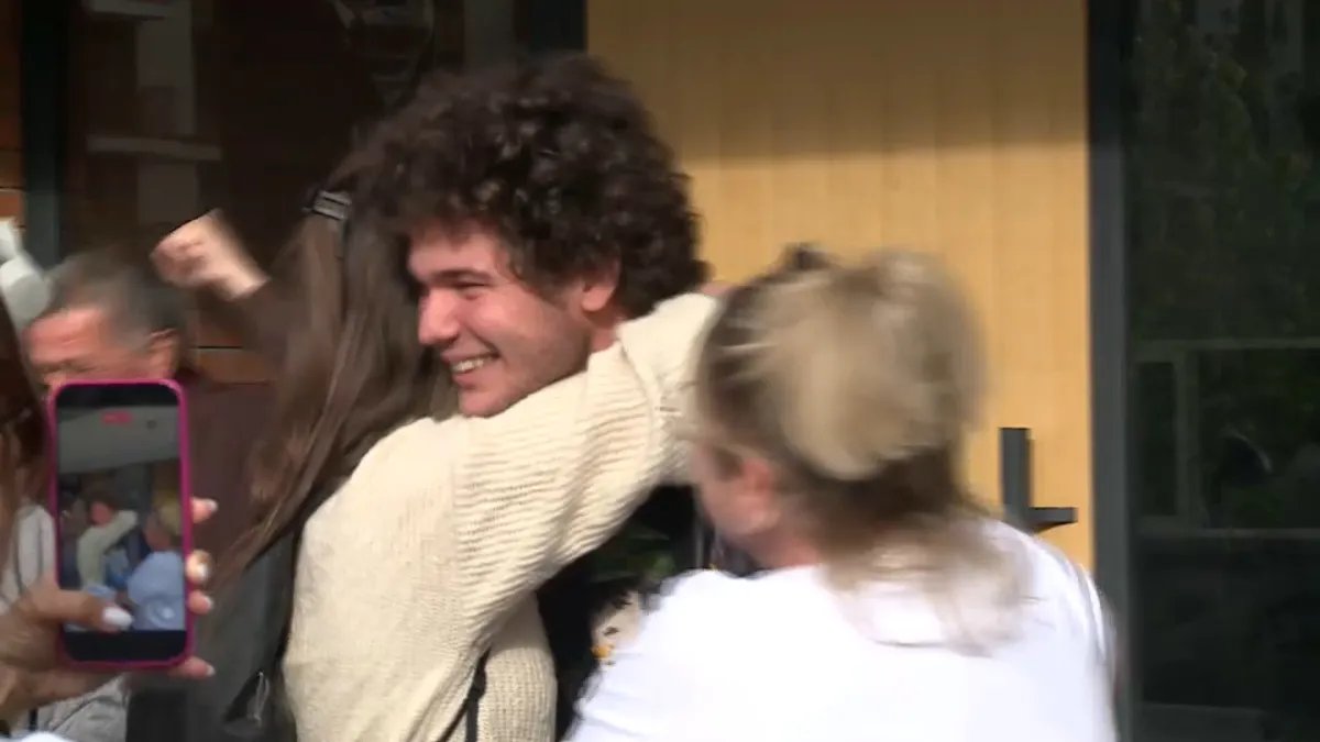Student detained at Belgrade airport released after hearing, issued travel ban