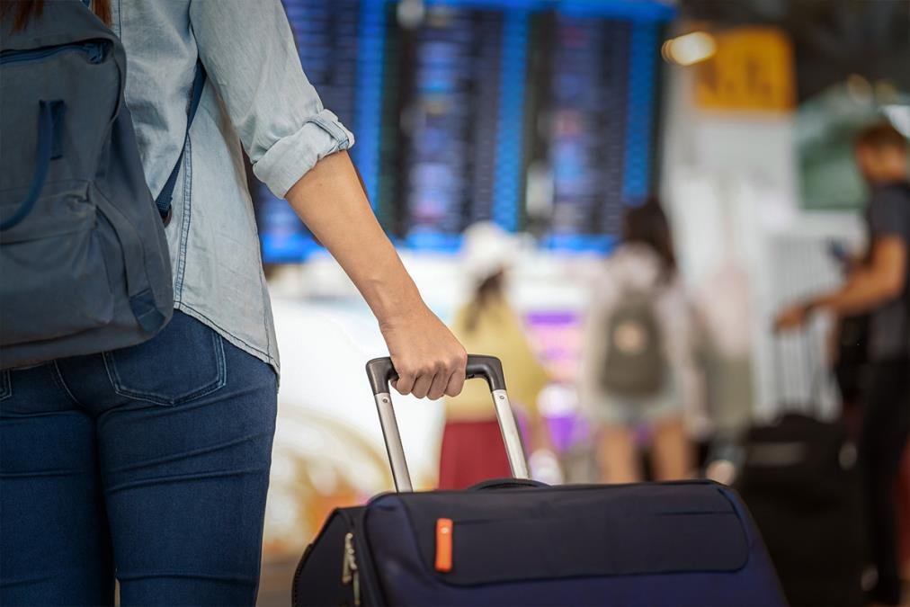 Ako vidite ovo na aerodromu, znajte da je prevara! Masovno nose jastuke oko vrata, a unutra nije ono što mislite: Ovako putnici varaju sistem!