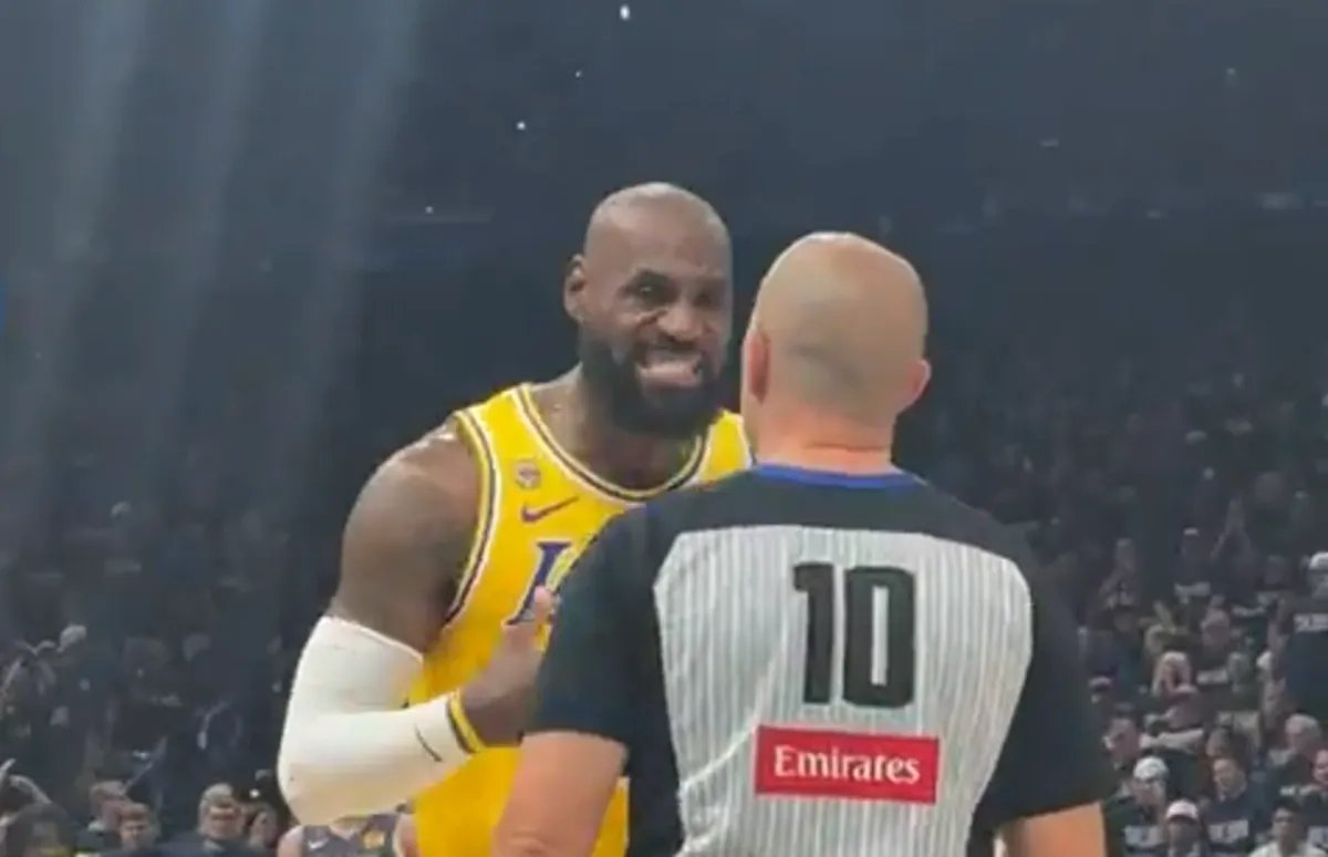 VIDEO Lebron se unosio sudiji u lice, a onda im Lejkersi nisu dali da izađu sa parketa: Oklahoma nastavila da gazi, ali o tome niko ne priča