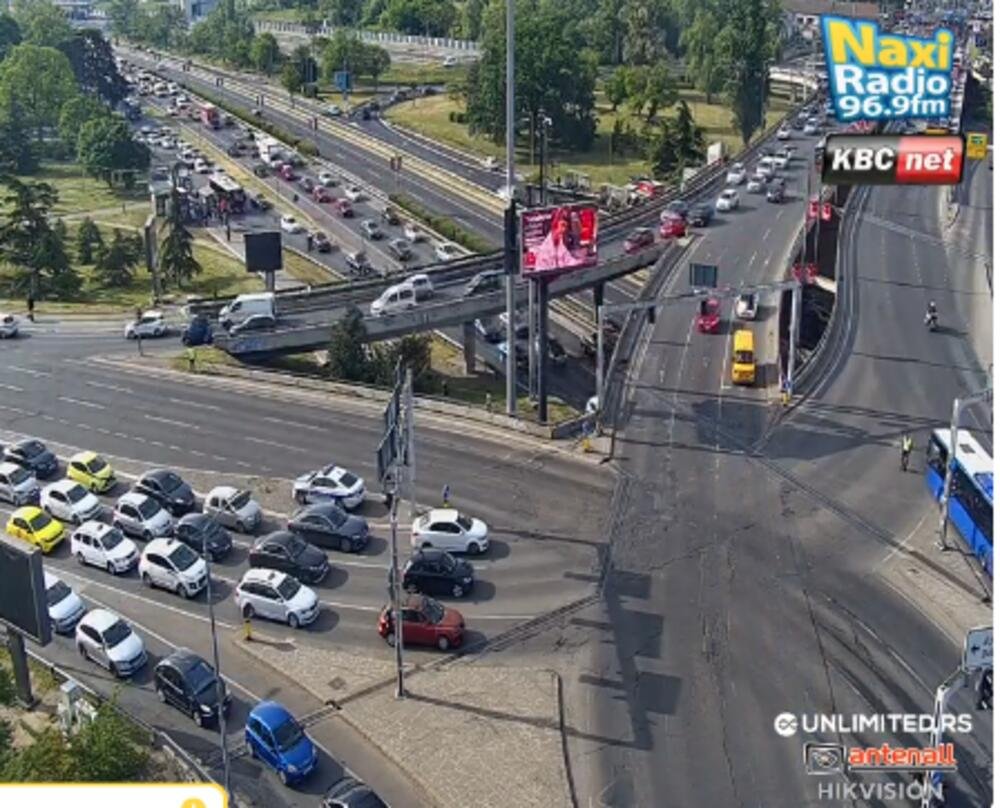 MIC PO MIC, HAOS U BEOGRADU OD RANE ZORE! Pančevac zakrčen, vozila se jedva pomeraju na Gazeli (FOTO)