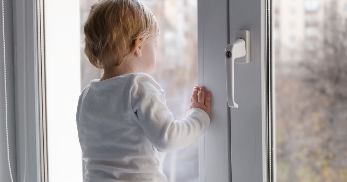 Dete (4) skočilo sa 2. sprata! Mališan bežao od požara, prolaznici zatekli potresan prizor