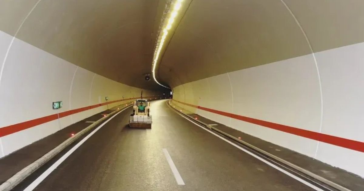 Oprez u tunelu Brđani: Zbog radova na auto-putu saobraćaj se odvija samo preticajnom trakom