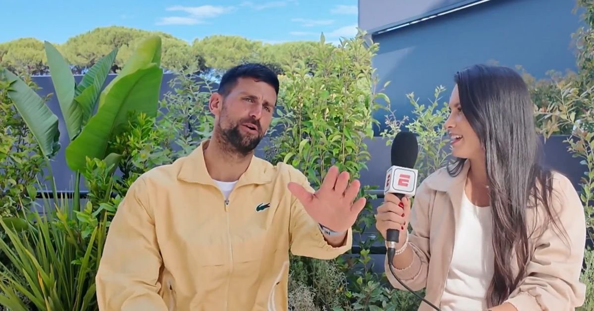 Novak Đoković pozdravio jednog od svojih najboljih prijatelja pred zgodnom voditeljkom, on mu nije ostao dužan