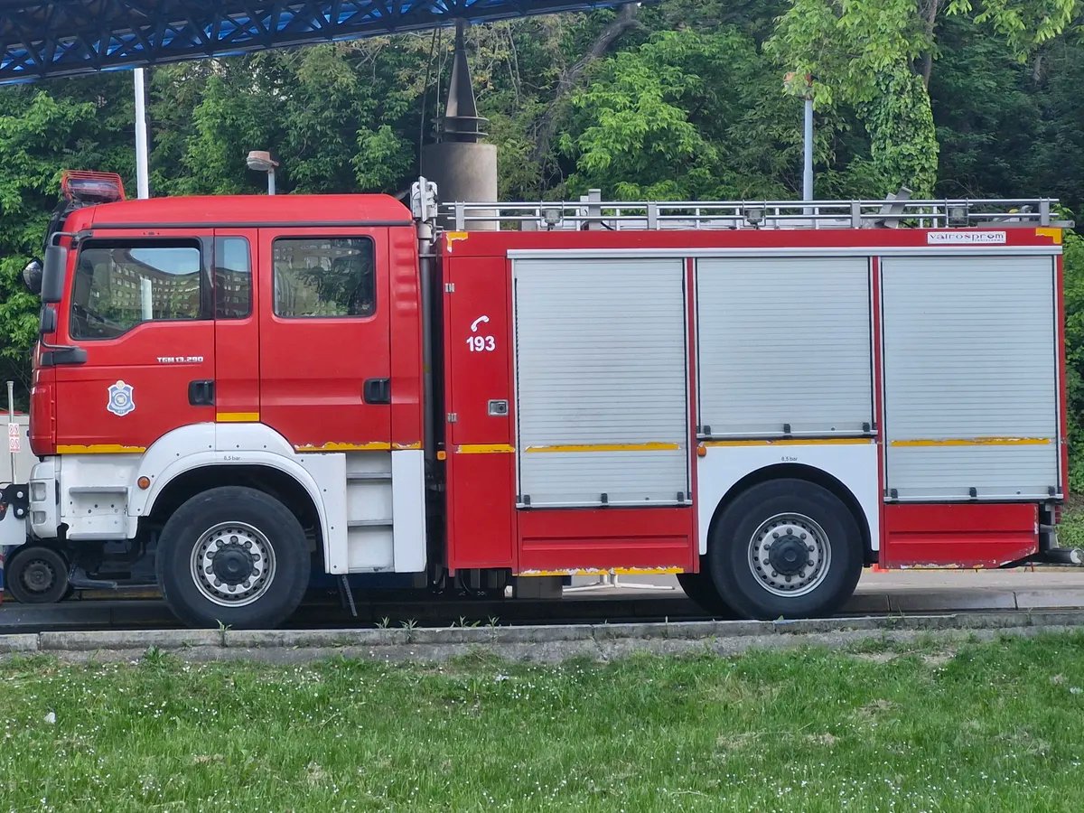 (VIDEO) Veliki požar u Svrljigu, gori fabrika nameštaja, dim se vidi iz delova Niša