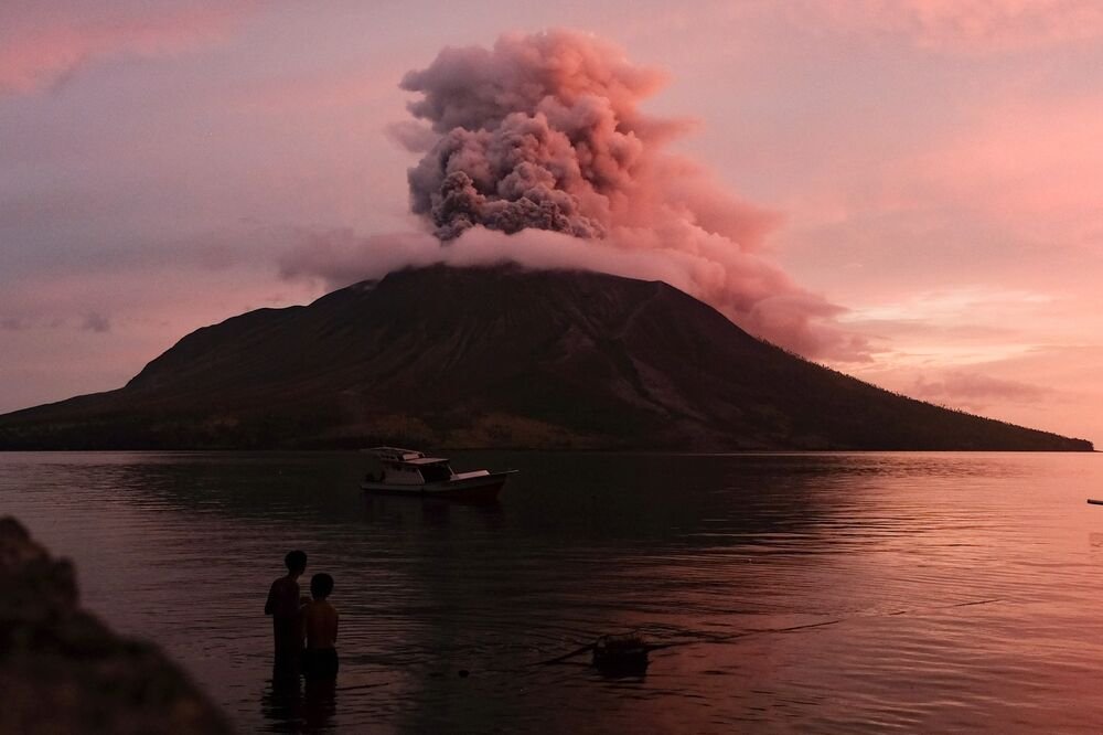 STRAŠNA ERUPCIJA VULKANA Kao da je cela planina eksplodirala u sekundi: Ima mrtvih i nestalih!