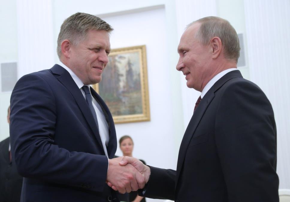 (MAPA) POZNATO KOJOM RUTOM ĆE FICO OTPUTOVATI U MOSKVU: Sutra se očekuje sastanak sa Putinom