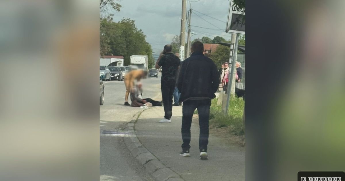 Najtužnija slika sa stajališta u Čačku: Udario kolima deku koji je čekao autobus, prolaznici mu pomogli