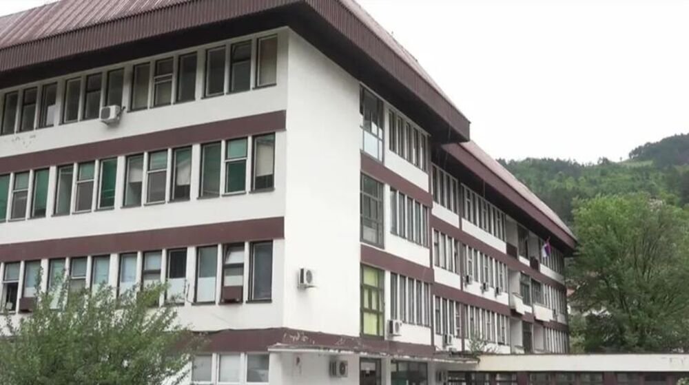 UŽAS U BOLNICI U PRIJEDORU! Dečak (8) PREMINUO, uzrok smrti se JOŠ NE ZNA, hospitalizovan na Đurđevdan!