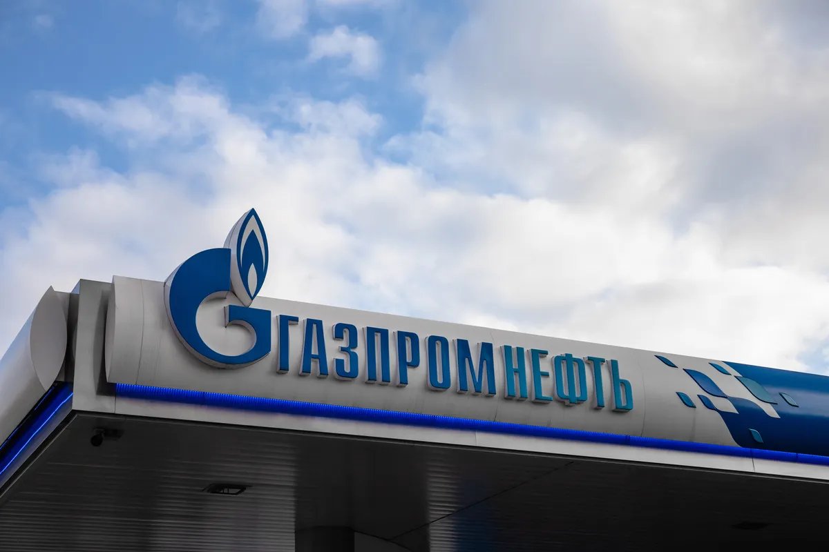 Gaspromnjeft: O prodaji udela u NIS-u pregovaramo samo sa MOL-om