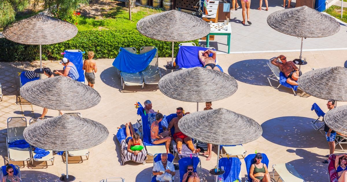 Pobedio u ratu za ležaljke: Nemcu sud dodelio odštetu jer na odmoru u Grčkoj nije bilo mesta pored bazena!