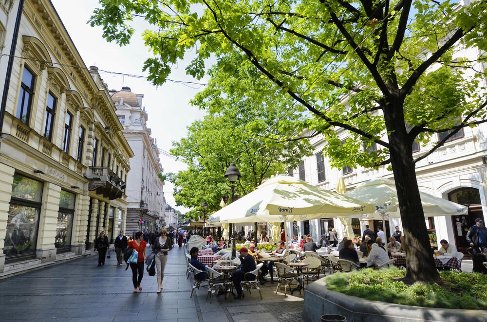 ŽIVA LEGENDA ZAPEVALA U KNEZ MIHAILOVOJ! Katarina je počela da peva, a onda se pojavio ON, prolaznici ODUŠEVLJENI