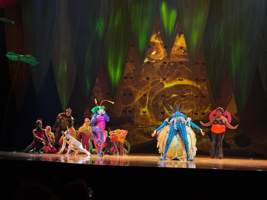 Dobrodošli u čaroban Cirque du Soleil svet insekata koji prkosi zakonima fizike! Publika u prepunoj
Beogradskoj arena ostala bez daha nakon premijernog izvođenj