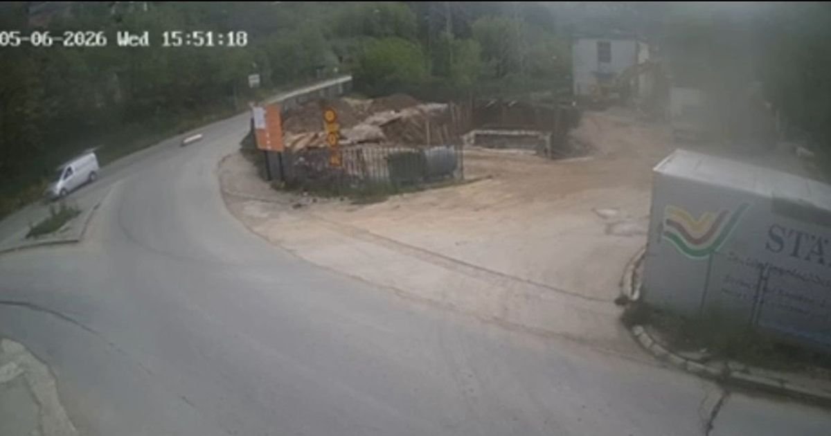 Objavljen najbizarniji snimak u Srbiji: Mrtvački sanduk sa pokojnikom ispada iz pogrebnog vozila usred vožnje
