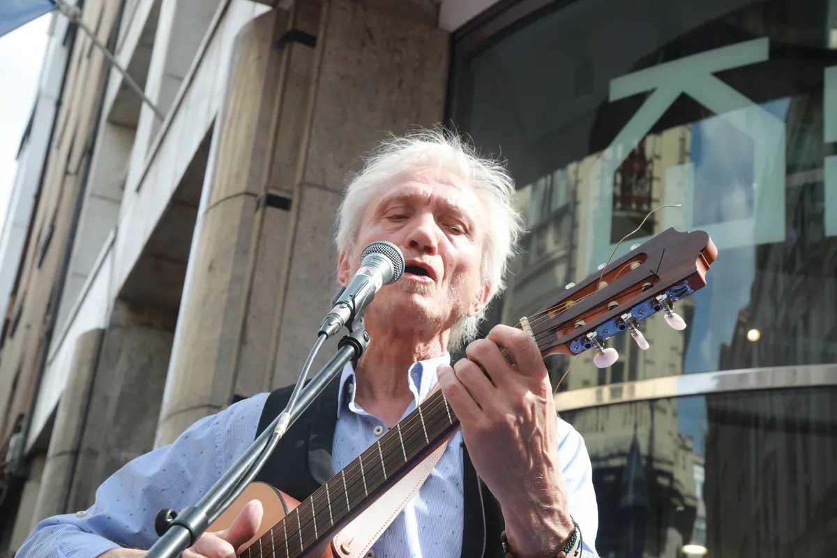 Darko Rundek pevao u Knez Mihailovoj