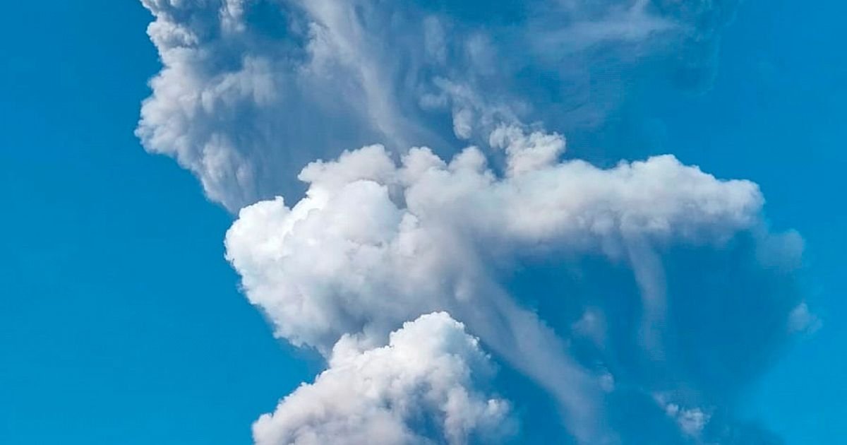 STRAVIČNI SNIMCI! Više mrtvih u erupciji vulkana, ljudi u panici trčali niz planinu da izbegnu strašnu smrt!