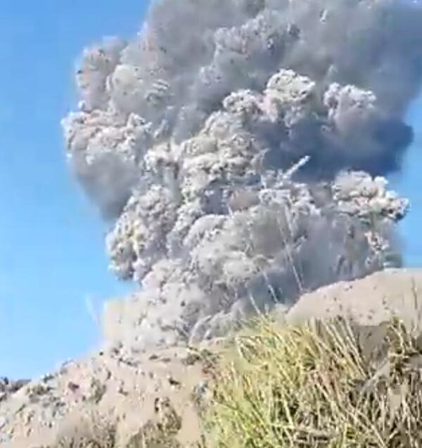 VIŠE MRTVIH U ERUPCIJI VULKANA: Ljudi u panici trčali niz planinu da izbegnu strašnu smrt! (VIDEO)