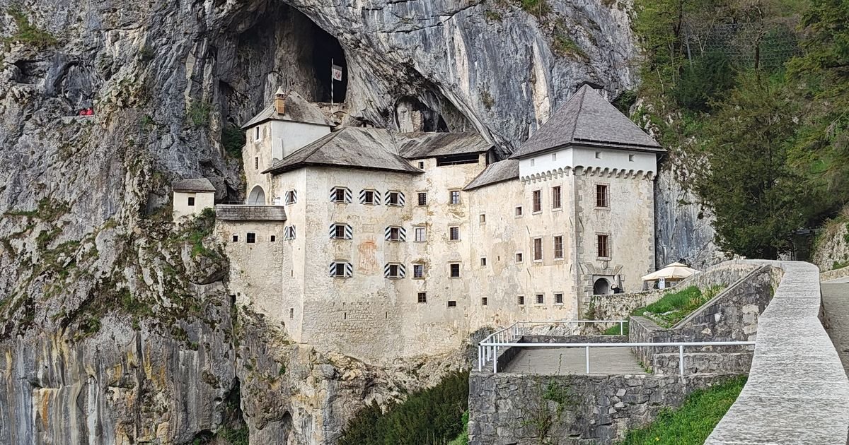 Obišli smo dvorac na Balkanu koji je u Ginisovoj knjizi rekorda: Ovde je umalo kosti ostavio i Džeki Čen