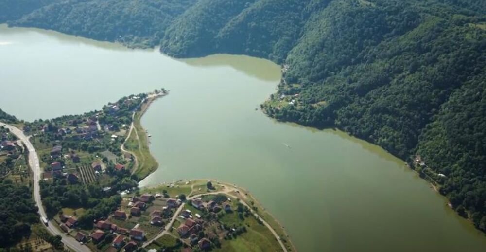 VERUJE SE DA SVAKE GODINE UZME PO JEDAN ŽIVOT, pod vodom se i danas... Misterija JEZERA SMRTI na jugu Srbije LEDI