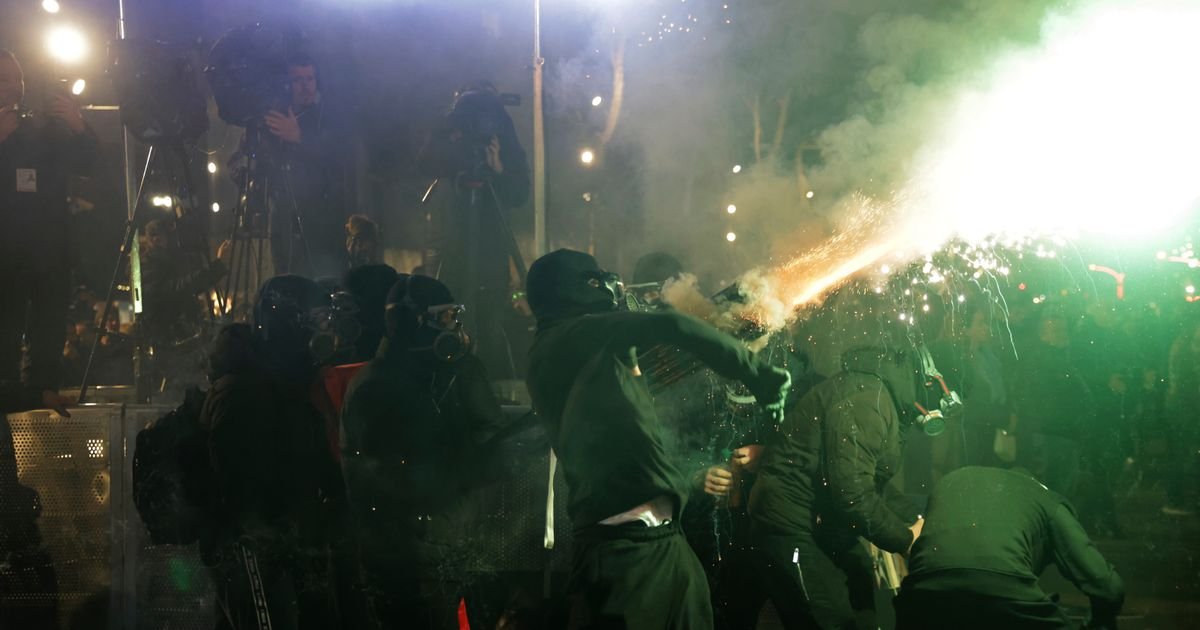 Sukobi demonstranata i policije na protestu opozicije u Tirani