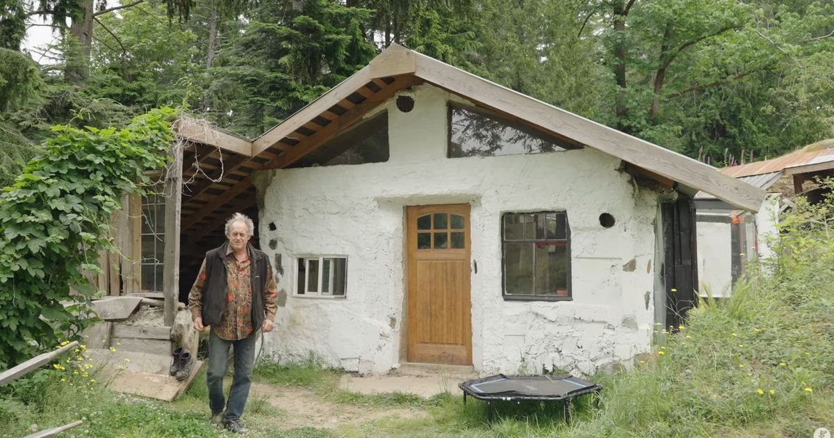 Pobegao od sistema i 18 godina živi sam na ostrvu: Nema račune, ali ovo većina ne bi mogla da izdrži