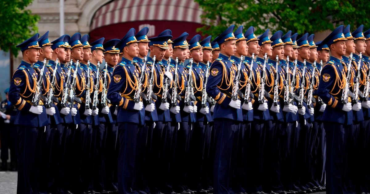 Počela parada povodom Dana pobede u Moskvi: Svet čeka govor Vladimira Putina