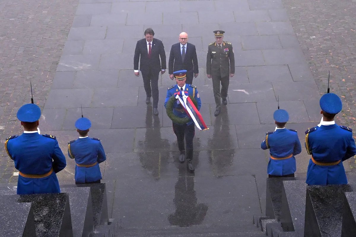 Gašić, Mojsilović i Vučević položili venac na spomenik Neznanom junaku povodom Dana pobede