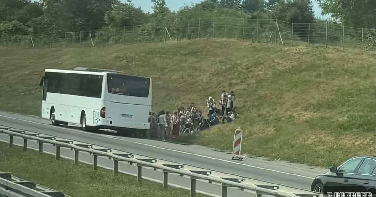 Deca zarobljena kod Beške: Autobus otkazao, mališani čekaju spas