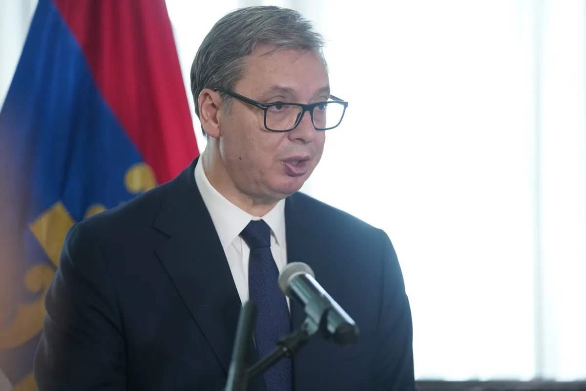 Vučić: Dvojica pokušala da skinu transparent "Srbija pobeđuje", pa molili da ne završe u Dunavu