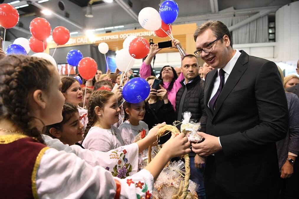 SUDAR DVE KONCEPCIJE: Analitičari: Vučić nudi državu budućnosti, a ima i onih koji bi da nas vrate u prošlost kada su u Srbiji o svemu odlučivali stranci!