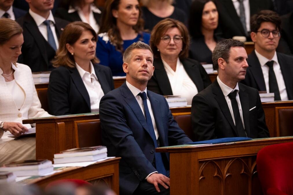 PETER MAĐAR POLOŽIO ZAKLETVU! Zvanično postao premijer Mađarske, ovo su njegove prve reči po stupanju na dužnost (FOTO/VIDEO)