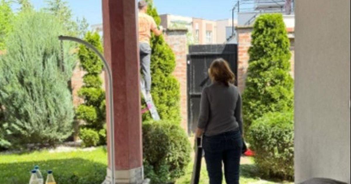 Ovo je porodična vila voditelja: Prvi je razvio OVAJ biznis zarade na estradi, sad uživa u luksuzu
