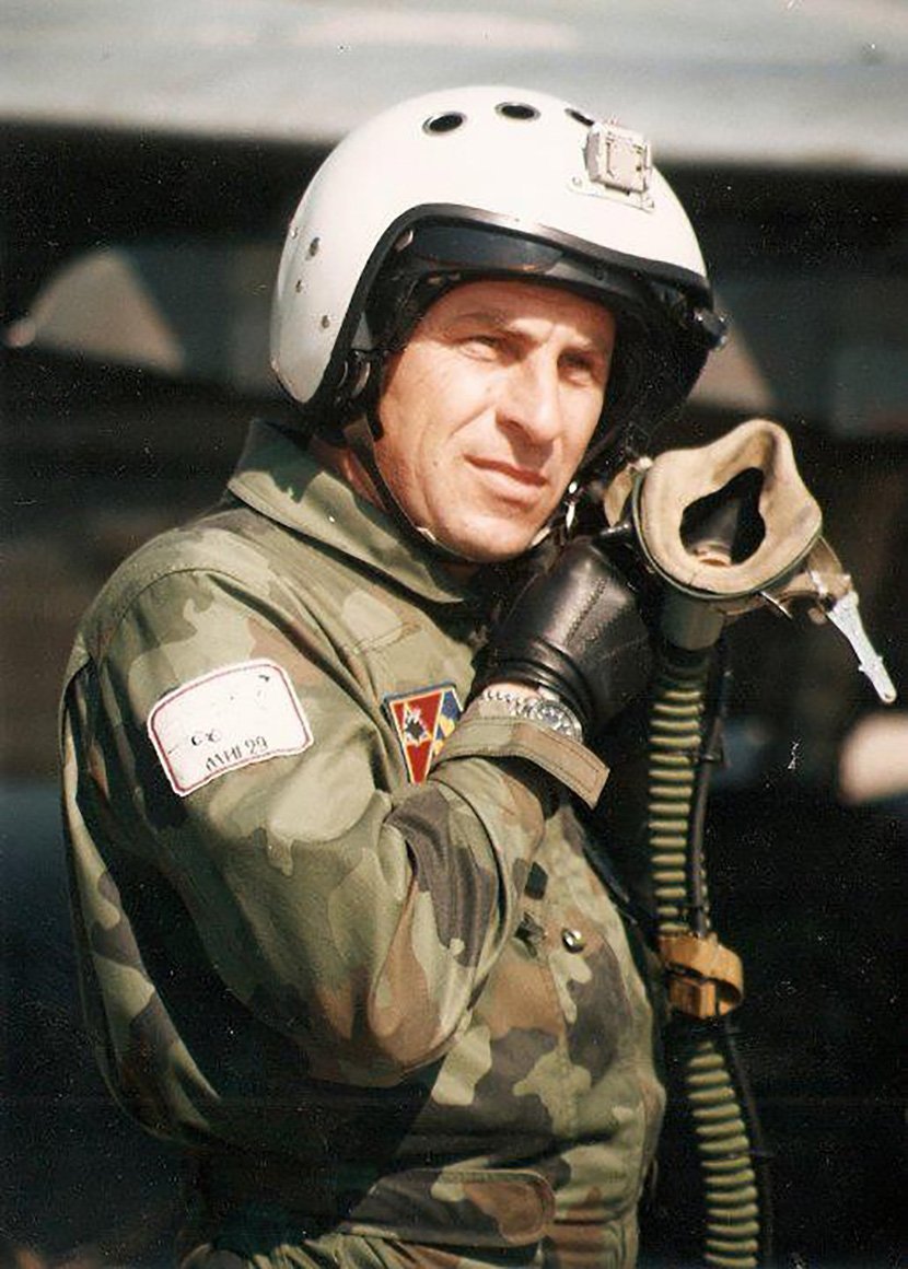 Održan memorijalni avio skup u čast heroja pilota Milenka Pavlovića: Padobranski skok obradovao najmlađe