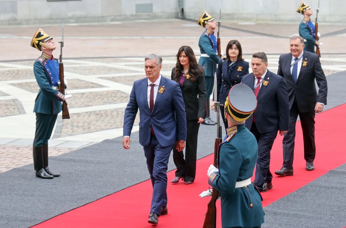 Drama na Crvenom trgu: Predsednik Narodne skupštine RS sklonjen od Putina u Moskvi, protokol izmestio Stevandića od ruskog lidera