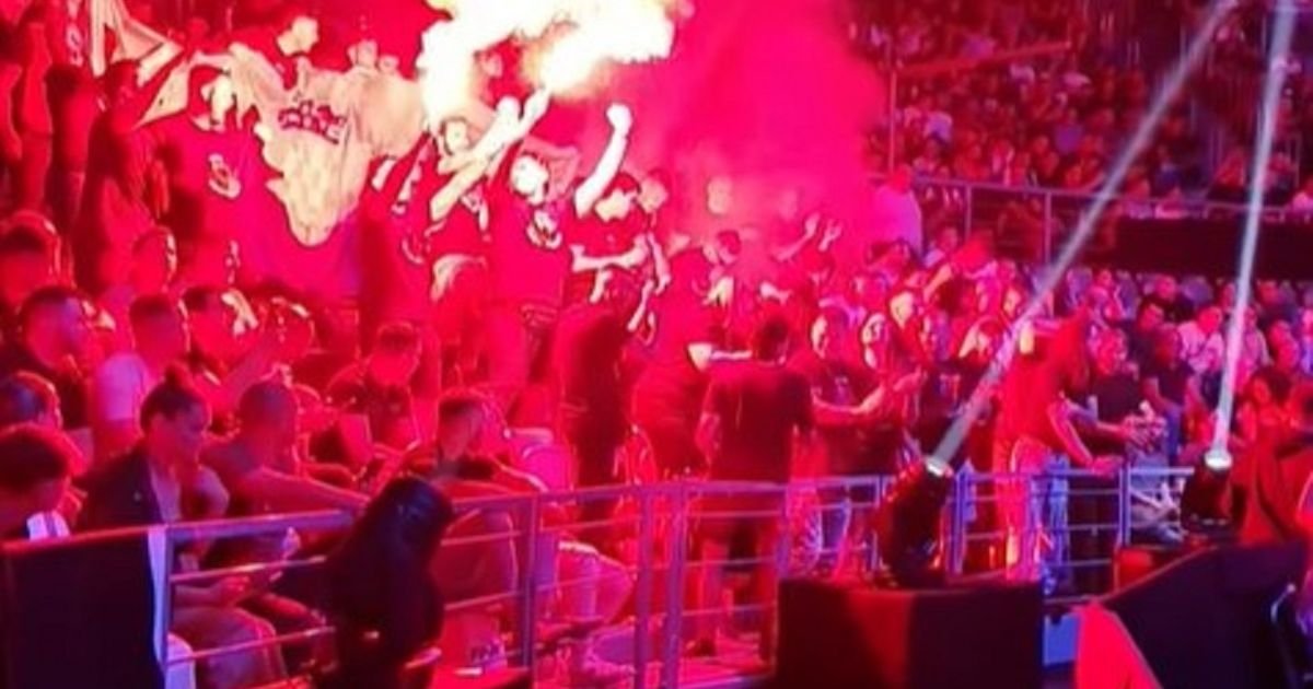Spektakl u Zadru! Navijači Hrvata "zapalili" kultnu dvoranu posle prebijanja Engleza!