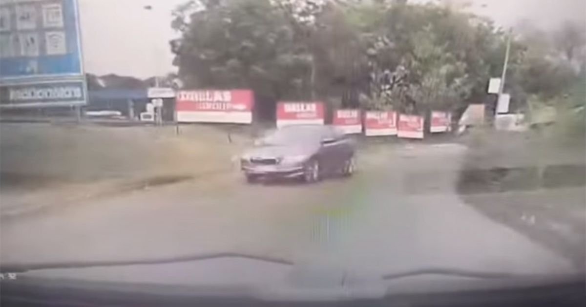 Evo još jednog! Snimljena škoda kako se uključuje u KONTRASMER kod "Zmaja", dok vozila tutnje na auto -putu