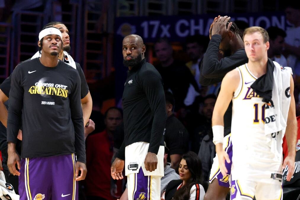 LEJKERSIMA SE SMEŠI METLA! Lebron ponižen na svom terenu, moćna Oklahoma gazi ka finalu Zapada! Topić ponovo dobio šansu! (VIDEO)