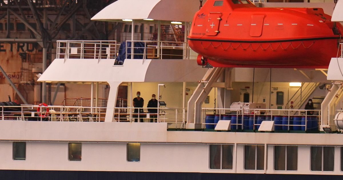Prve slike "broda smrti" nakon što je uplovio u evropsku luku: Kako će proveravati imaju li putnici hantavirus