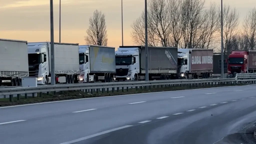 AMSS: Zadržavanje vozila na graničnog prelaza sa Hrvatskom
