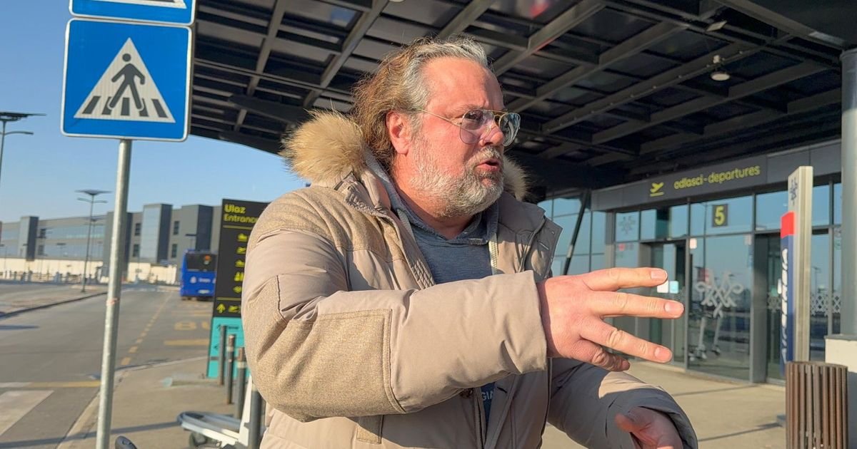 Željko Šašić pravio haos na aerodromu, dobacivao novinarima, pa krenuo da se plazi i uvrće: Ljudi u šoku