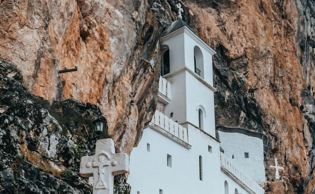 Privremeno izmenjen režim saobraćaja na putu manastir Ostrog – manastir Ždrebaonik